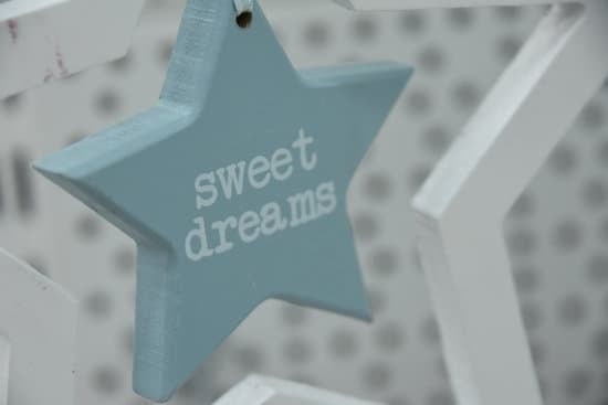 Step-by-step guide for decorating Diwali Diya at home with easy DIY techniques