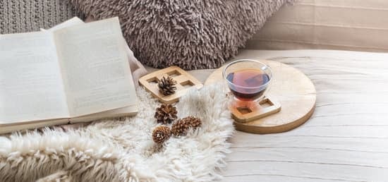 Create nature-inspired ambiance with wall moss art. Learn how to decorate with wall moss art at home