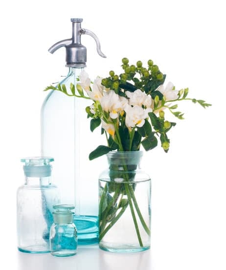 Step-by-step guide on how to decorate a welcome home surprise for your loved one