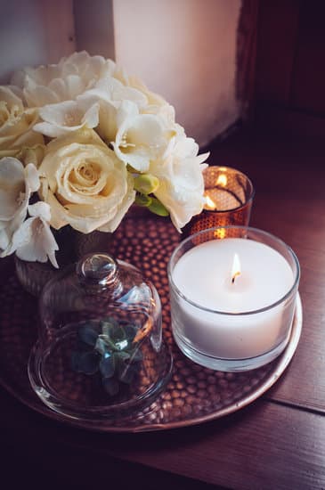 How to Decorate Your Home Book by Betsy Helmut