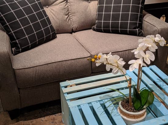 Merge African and Egyptian decor for unique fusion. Learn how to fuse styles effortlessly