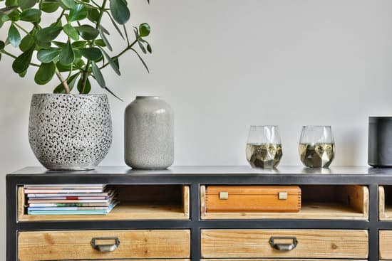 Step-by-step guide on how to decorate the interior of a craftsman home with style
