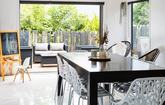 how to incorporate gold in home decor with elegance and style