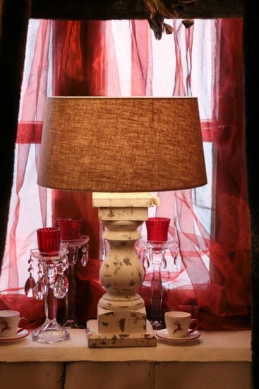 Watch a step-by-step How to Decorate Your Home for Christmas video guide